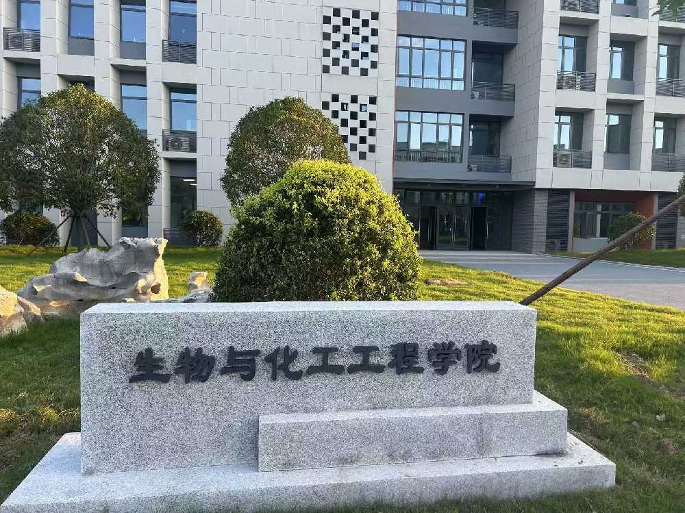 成县扬州职业大学体育场高杆灯项目